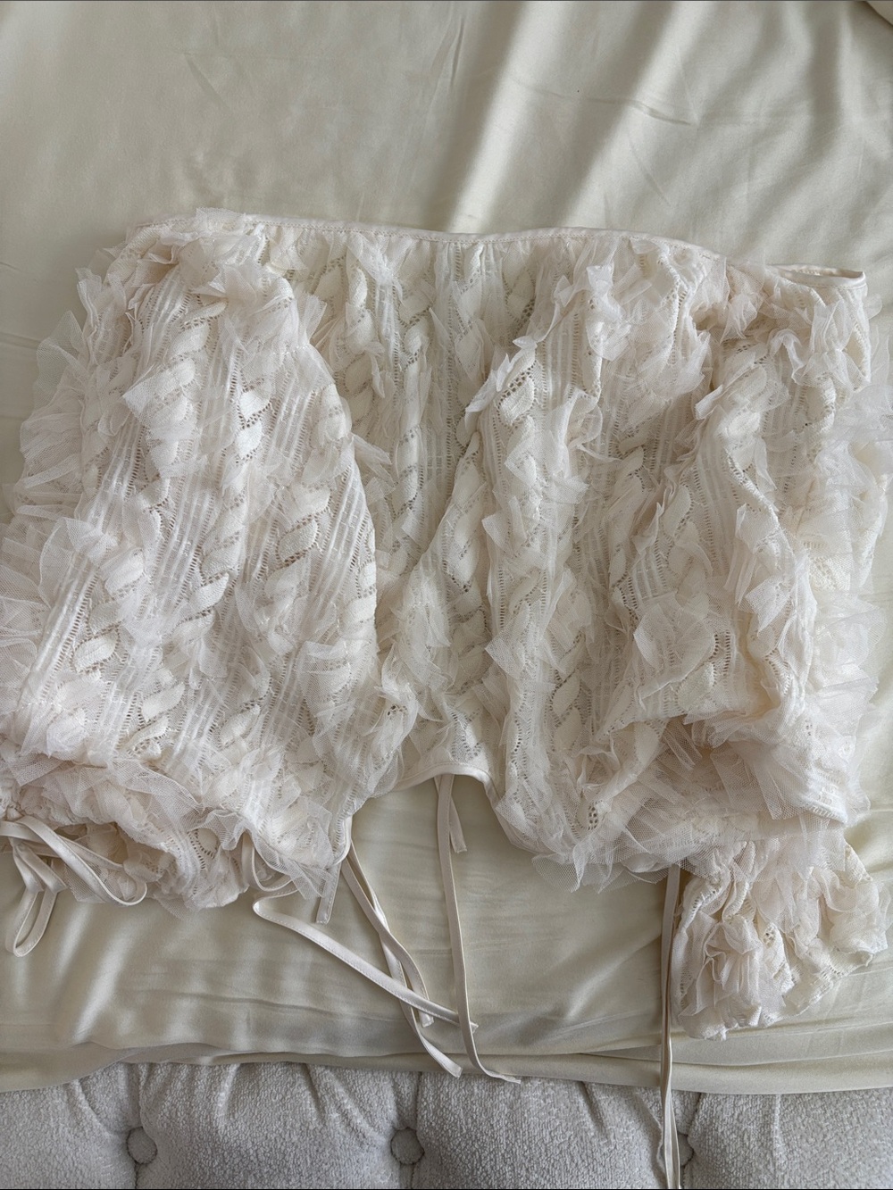 Snidel Delicate Ruffled Lace Crop Top - Picture 2 of 2